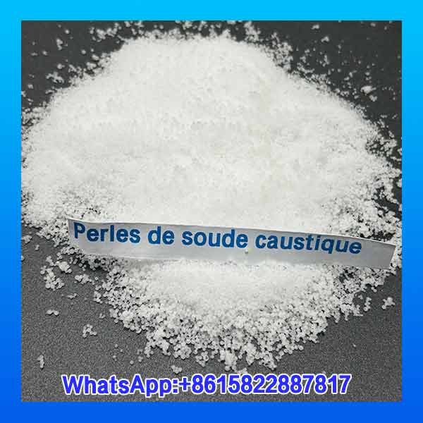 Gros plan sur la pureté et la granulométrie homogène de notre soude-caustique-micro-perle NaOH 99%