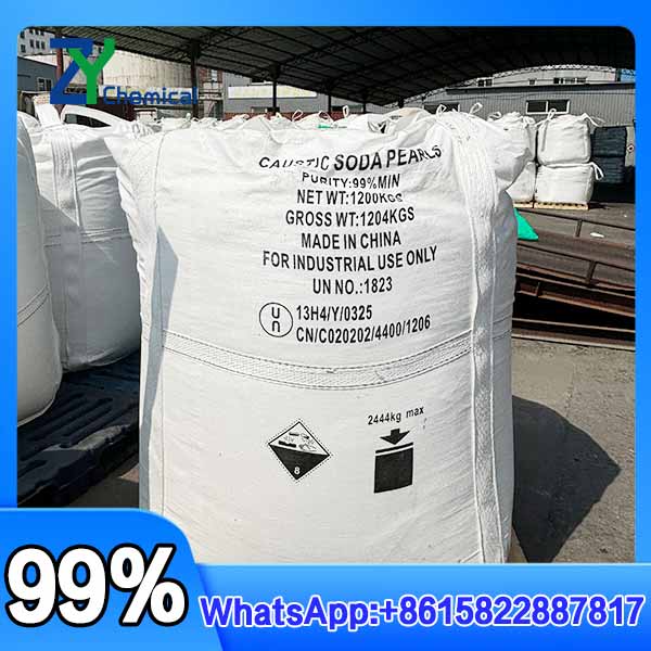Grand volume de soude caustique perl&eacute;e en Jumbo Bag de 1 tonne pour l'exportation