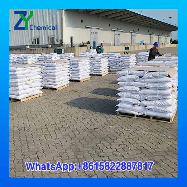 Chargement de conteneur FCL de soude caustique en poudre 25kg au port de Tianjin pour exportation en gros vers l'Afrique