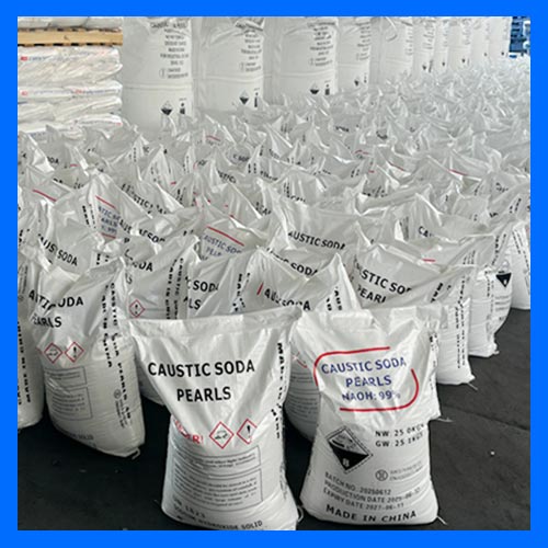 Stock permanent en entrepôt de perles de soude caustique en sacs de 25kg prêts pour l'exportation